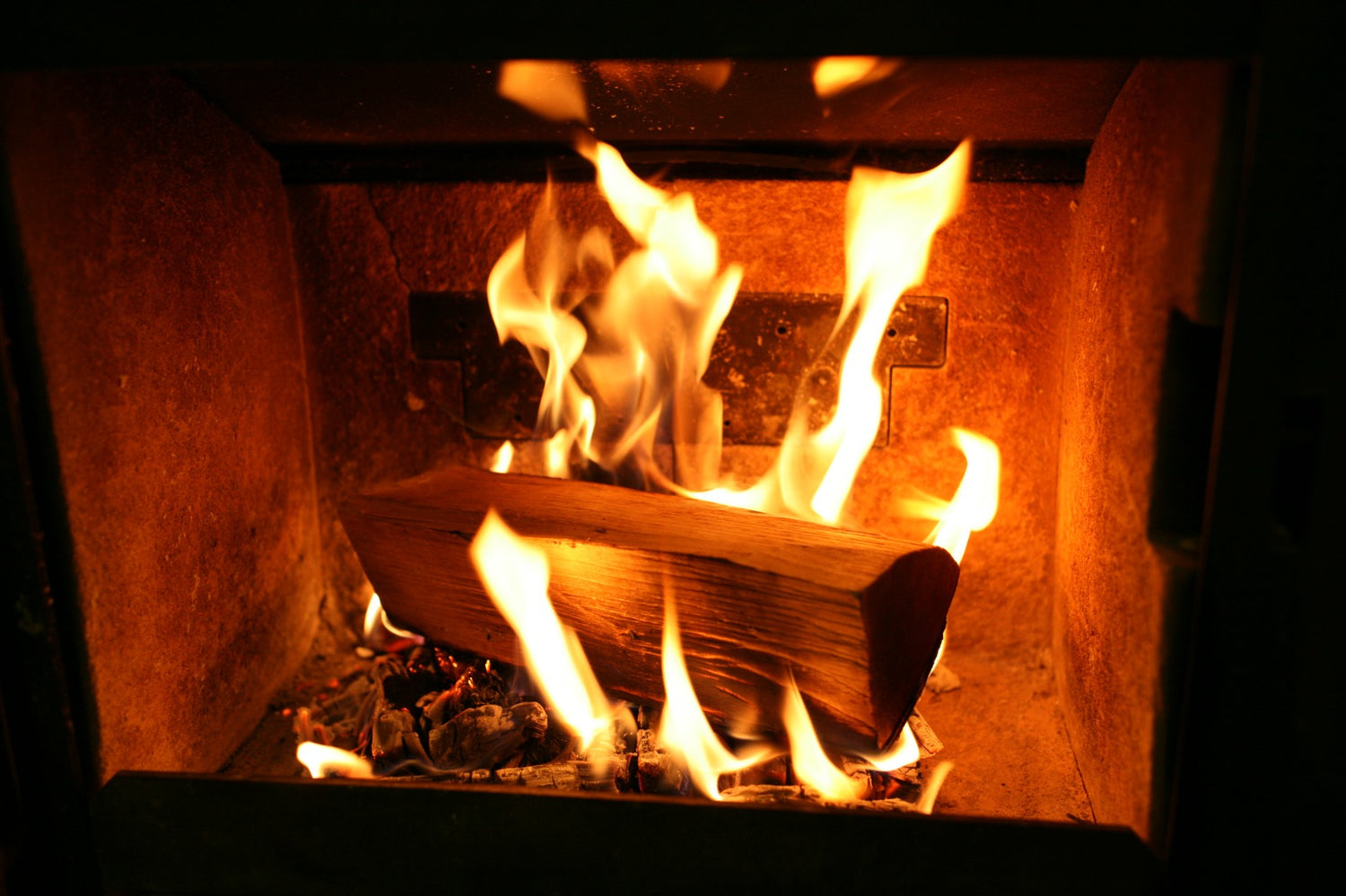 Close-up of a bright, clean-burning fire fueled by Mortimers Fuels kiln-dried logs.